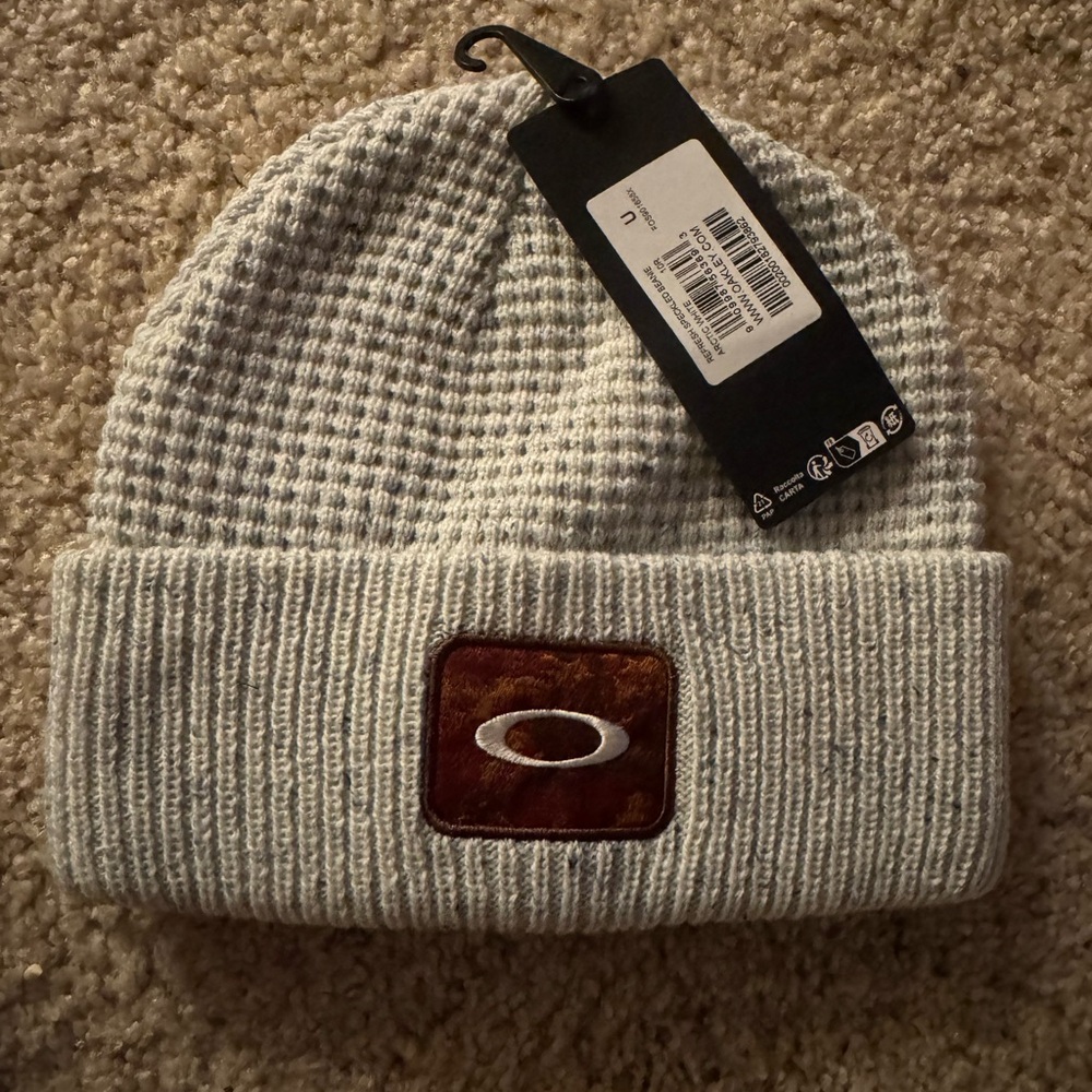 NWT Refreshed Speckle Beanie Oakley Artic white Unisex Size U